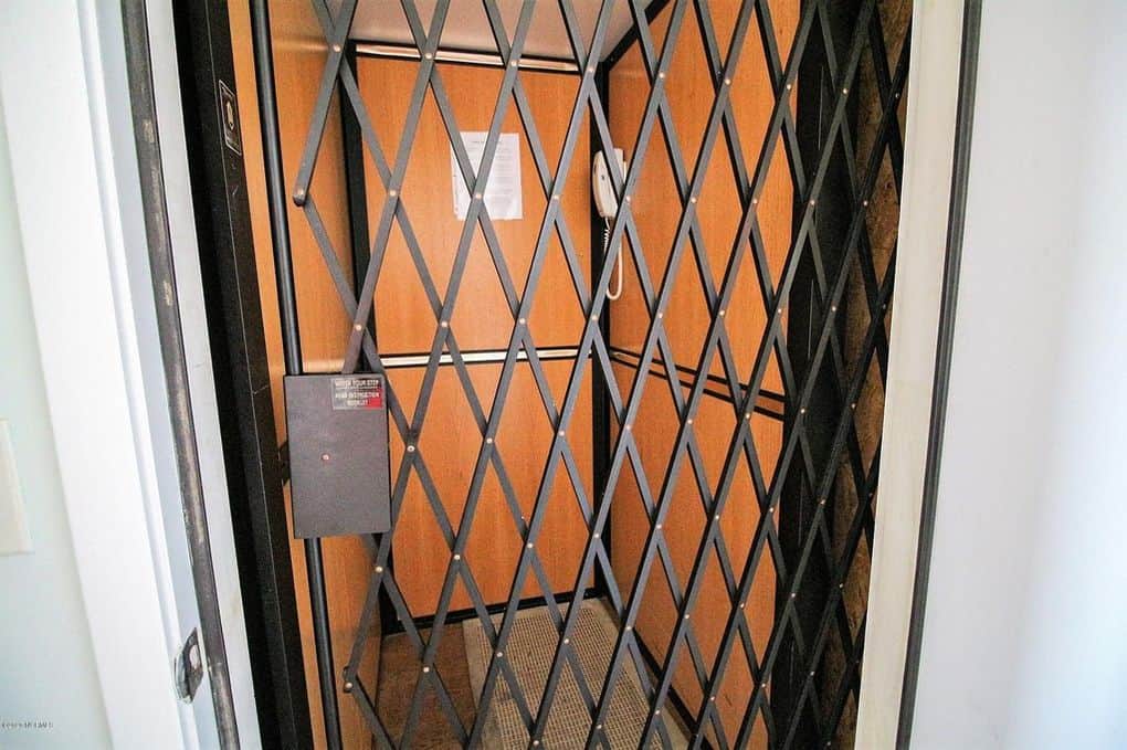Residential elevator