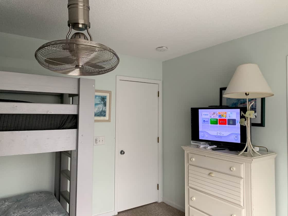 Bunk bedroom